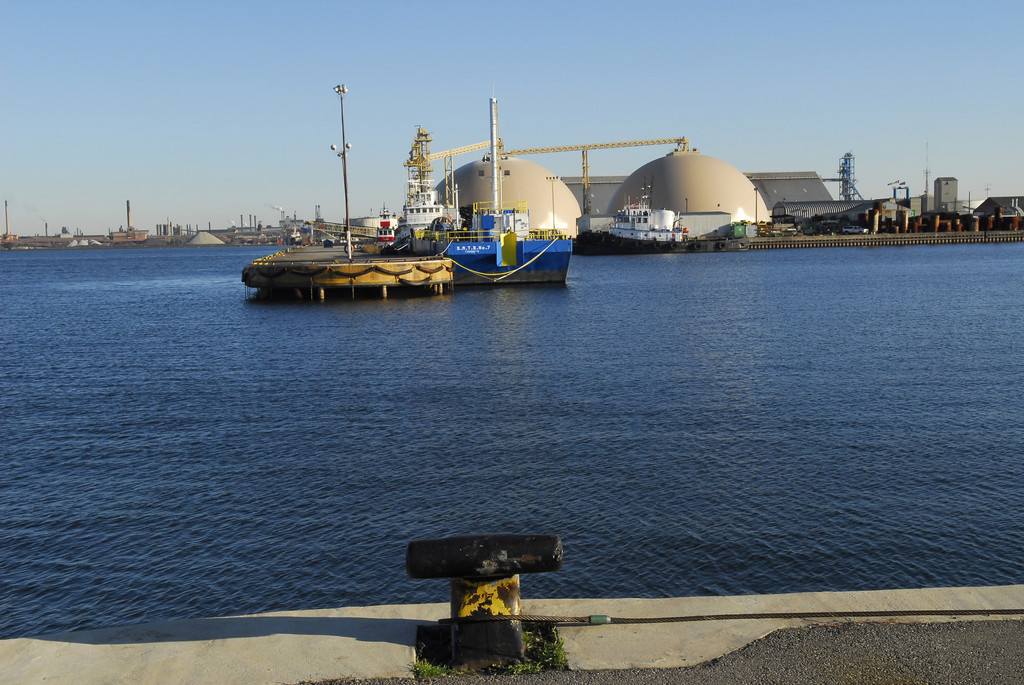 A view of Hamilton Harbour on the western tip of Lake Ontario on December 13, 2012. Credit: Environment Canada.